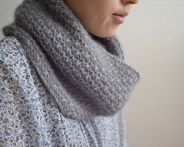 http://www.ravelry.com/patterns/library/cupido-cowl